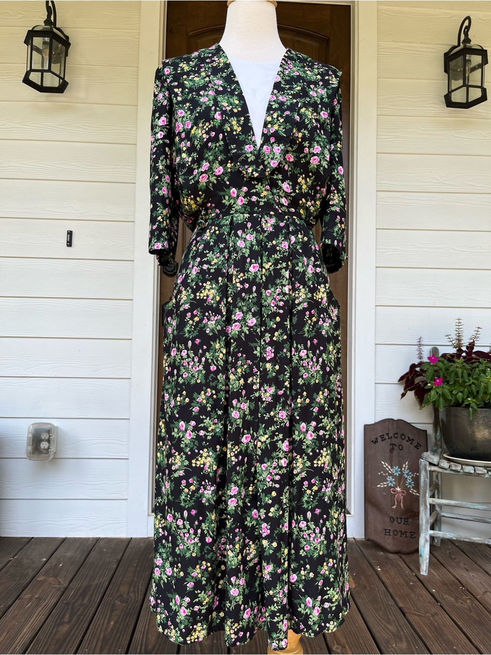 Ditsy Floral Vintage dress by R.J. Stevens